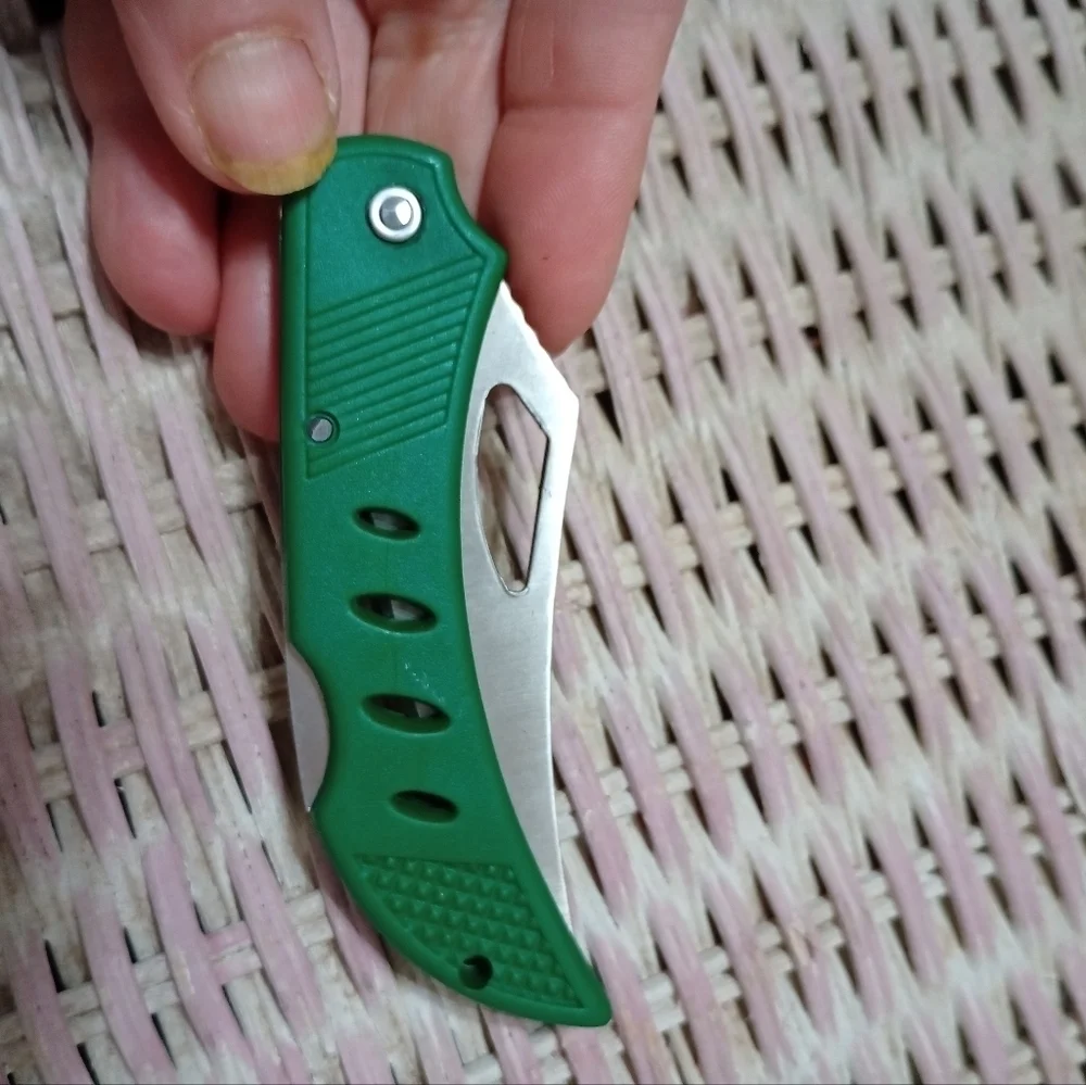 Unbranded knife